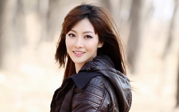 《穿成炮灰女配后支棱起来了》完整版在线阅读（主角江虞萧野）